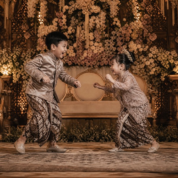 Contoh foto tamu di album pernikahan — momen resepsi 2